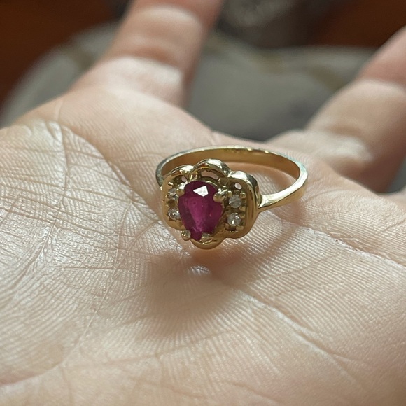 FINAL SALE✨RETAIL $1142✨14 kt gold ruby & white sapphire ring - Picture 11 of 16